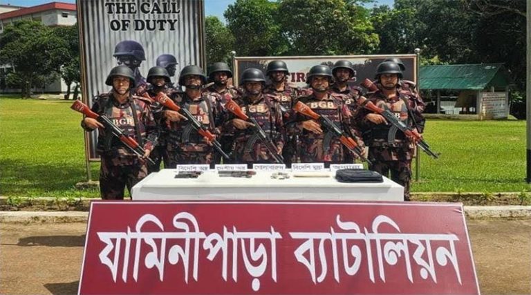 খাগড়াছড়ির যামিনীপাড়া সীমান্তে বিজিবির সঙ্গে সশস্ত্র চোরাকারবারীদের গোলাগুলি, অস্ত্র ও গোলাবারুদ উদ্ধার