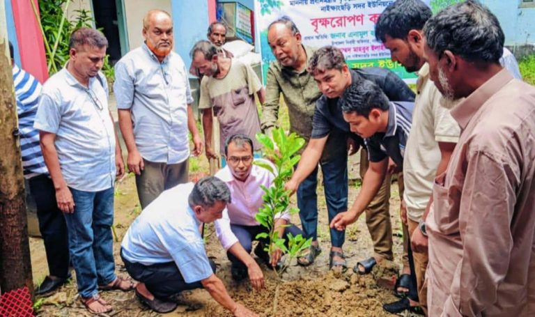 ভবিষ্যৎ প্রজন্মের জন্য সবুজ বাংলাদেশ গড়তে বৃক্ষরোপণ করতে হবে-নাইক্ষ্যংছড়ি ইউএনও