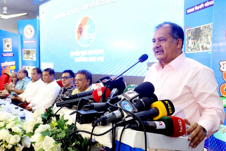 চক্রান্ত না করে দেশ গড়ার কাজে আত্মনিয়োগ করুন : তথ্যমন্ত্রী