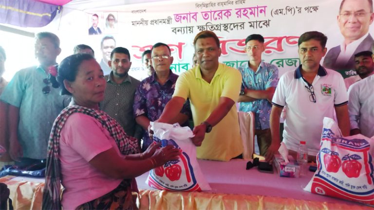 রোয়াংছড়ির তারাছার ছাইঙ্গ্যায় বন্যাদুর্গত ১৬২ পরিবারের পাশে বিএনপি